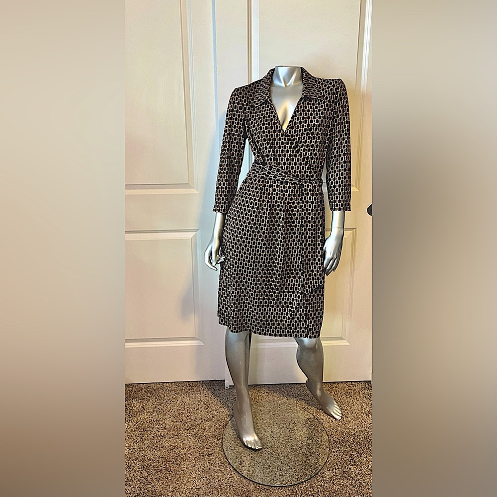 Women’s dress long sleeve black & gold link design wrap style